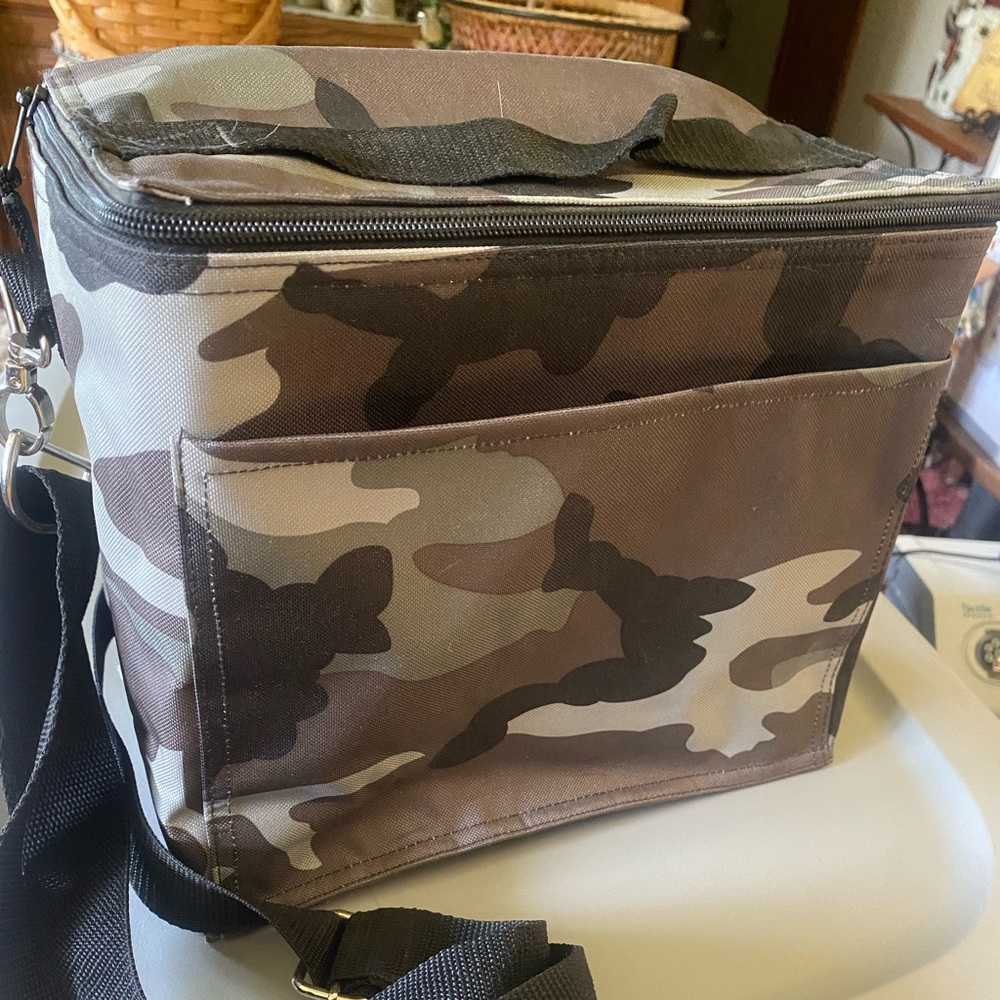 Thirty one camouflage insulated lunch bag
New no tags